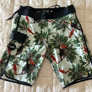 RVCA Men's Toucan Print Swim Shorts - Green and Black